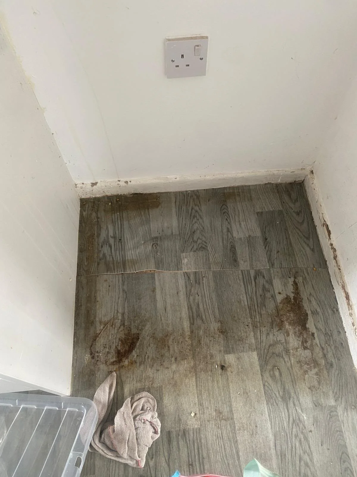Kitchen alcove vinyl floor with sticky dirt stains before cleaning
